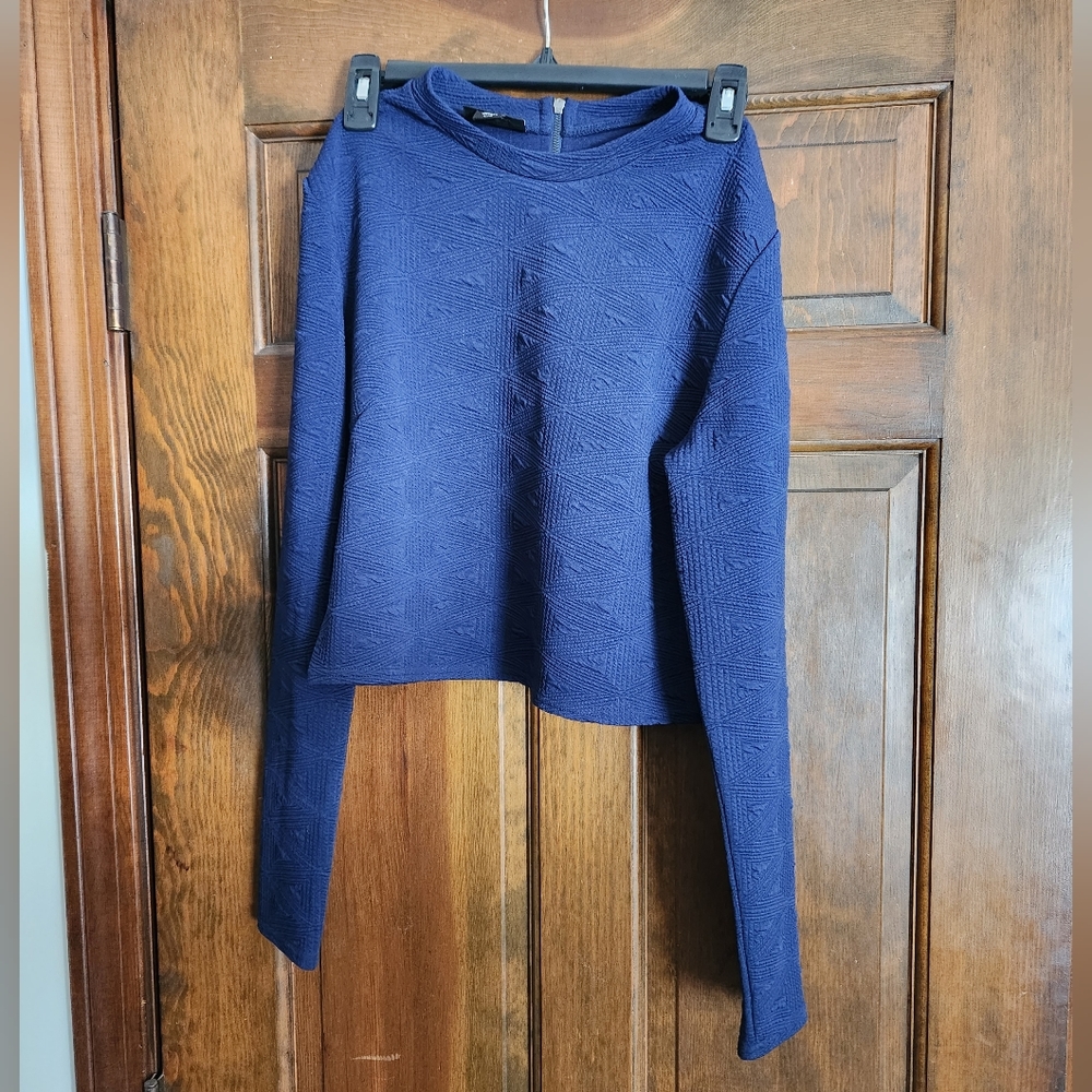 Metaphor women's midriff top